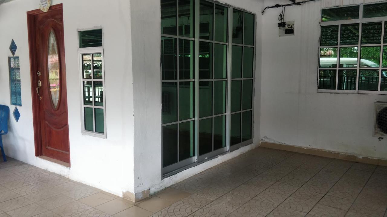 Homestay Budget Lenggong Kampong Ulu Jepai Exterior foto