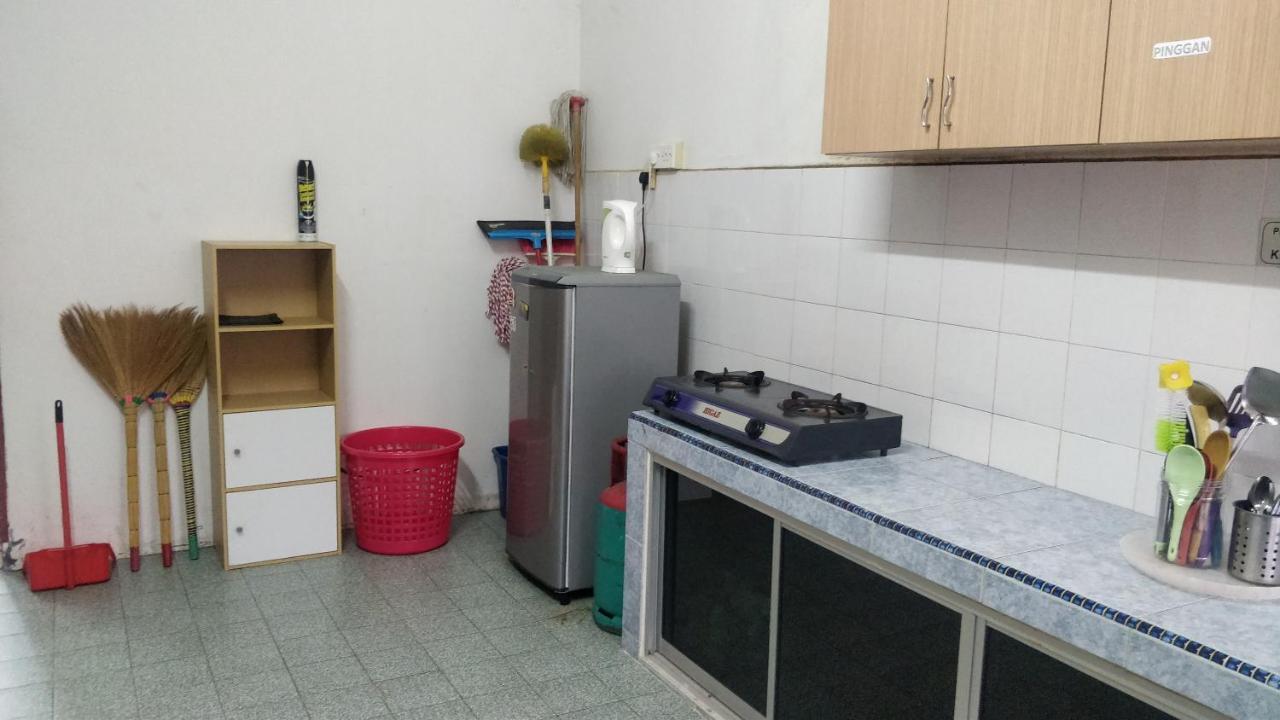 Homestay Budget Lenggong Kampong Ulu Jepai Exterior foto
